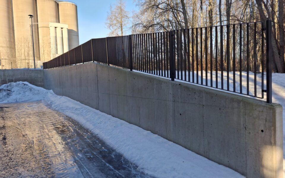 Kaiteet lattaterästä